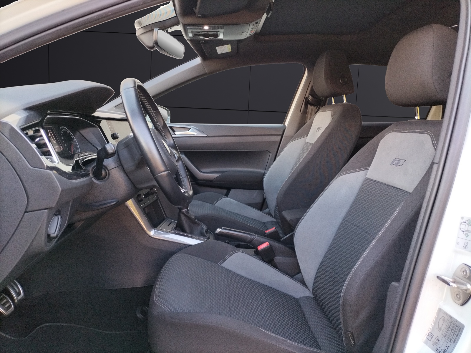 Fahrzeugabbildung Volkswagen Polo R-Line TSI LED ACC PANO SHZ PDC Navi Klima