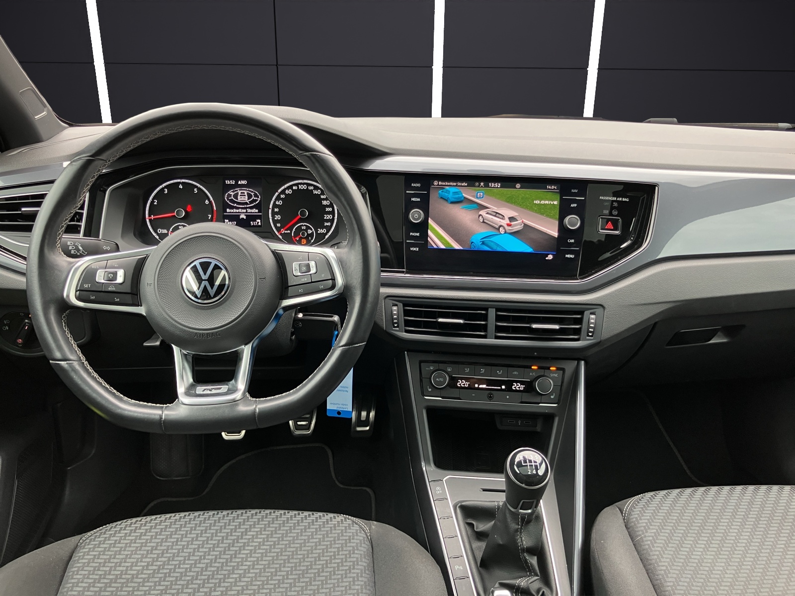 Fahrzeugabbildung Volkswagen Polo R-Line TSI LED ACC PANO SHZ PDC Navi Klima