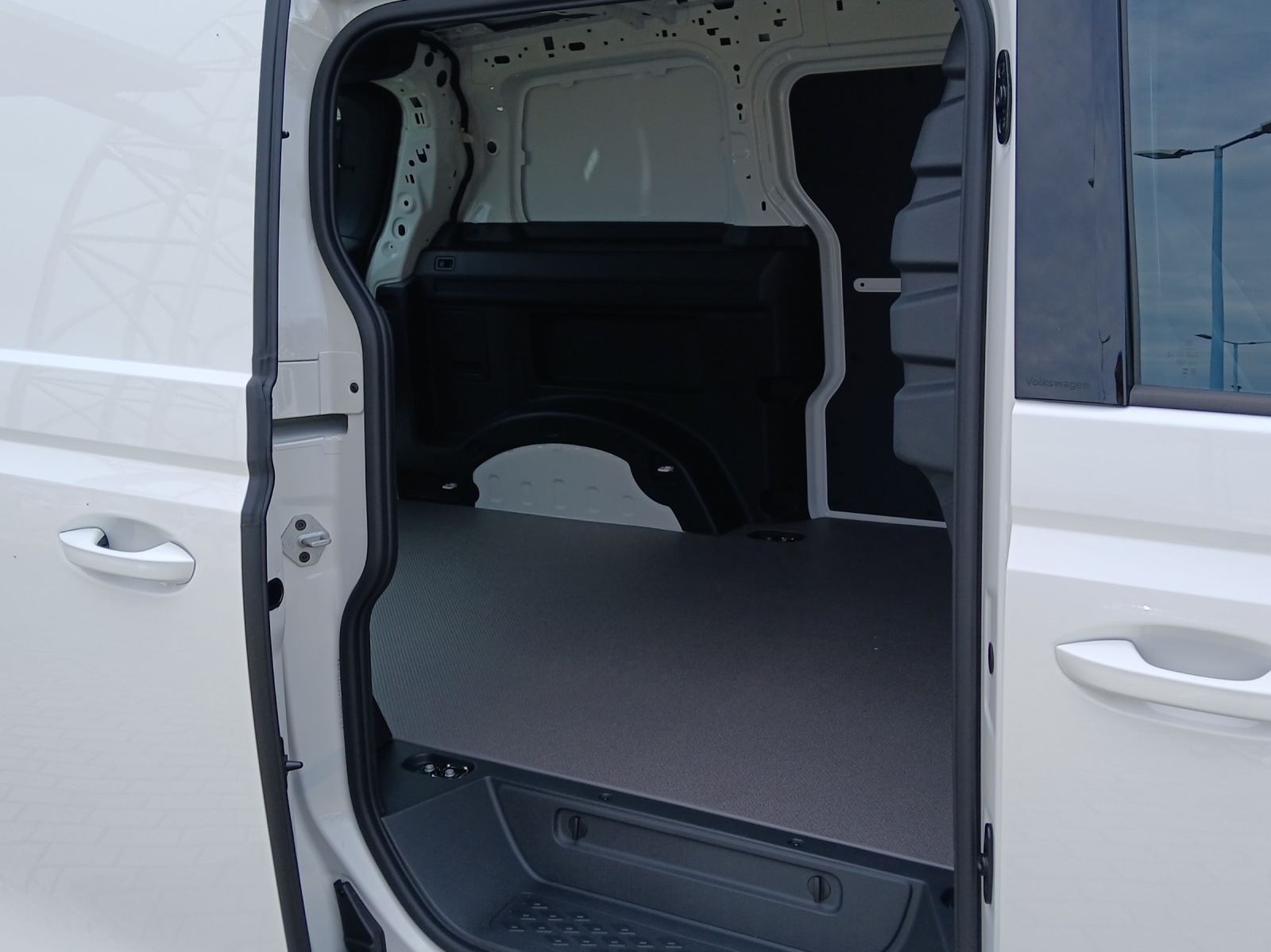 Fahrzeugabbildung Volkswagen ID. Buzz Cargo Pro AHK IQ Light PDC REAR VIEW