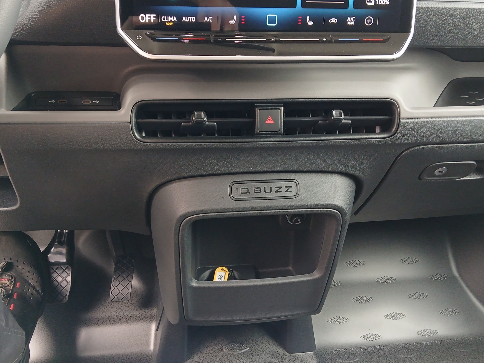 Fahrzeugabbildung Volkswagen ID. Buzz Cargo Pro AHK IQ Light PDC REAR VIEW