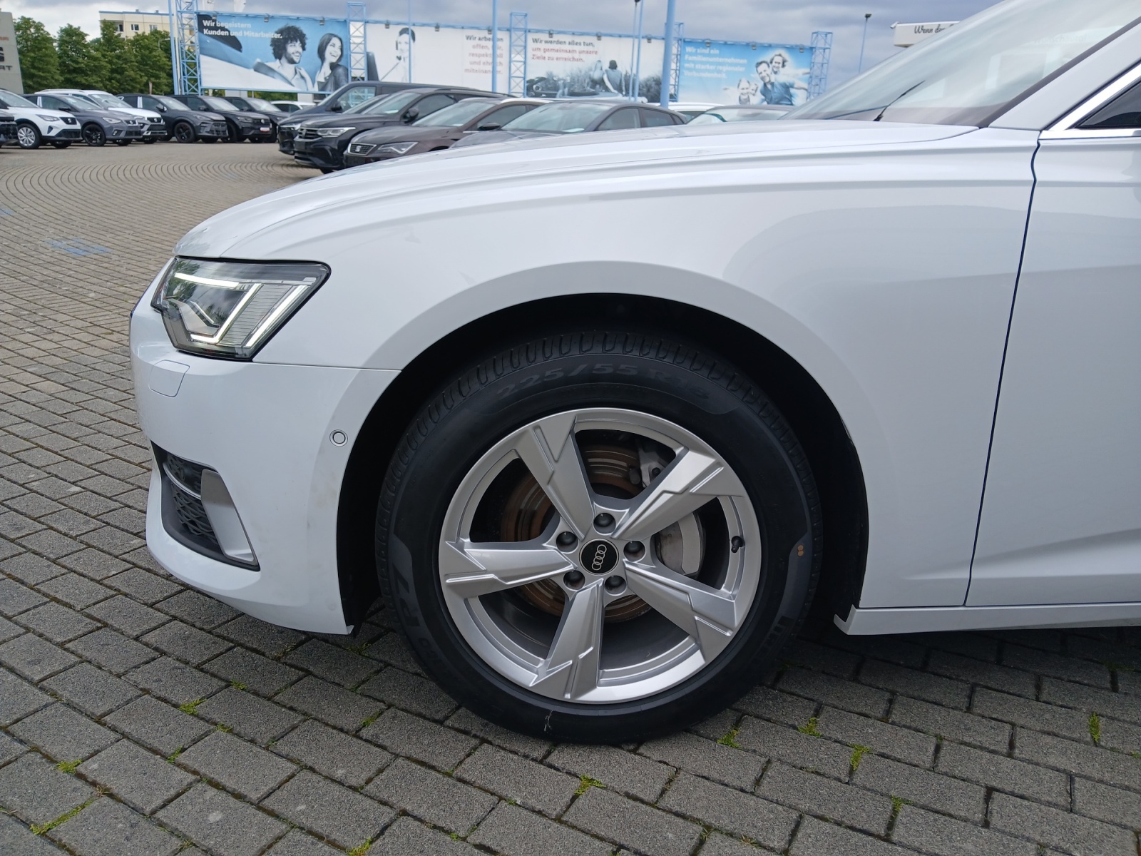 Fahrzeugabbildung Audi A6 Avant TDI sport Matrix Navi ACC Sound