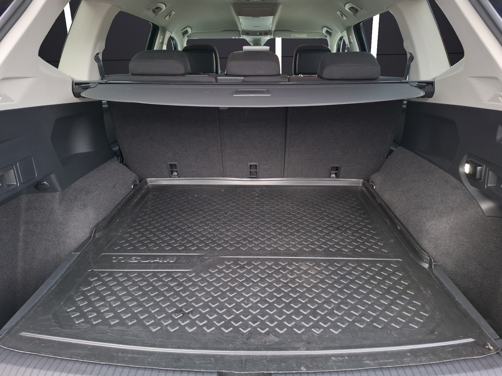 Fahrzeugabbildung Volkswagen Tiguan Allspace TSI Elegance DSG 4M Matrix Navi AID HUD ACC RFK SH 20