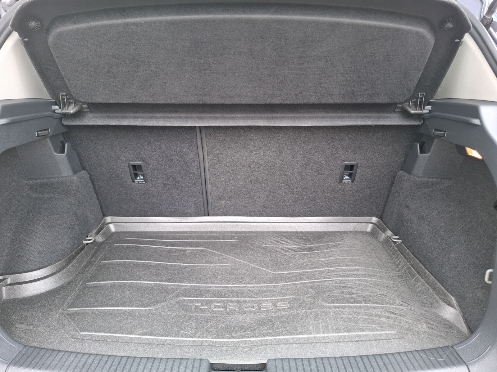 Fahrzeugabbildung Volkswagen T-Cross TSI Life Climatronic AID ACC RFK SH LM