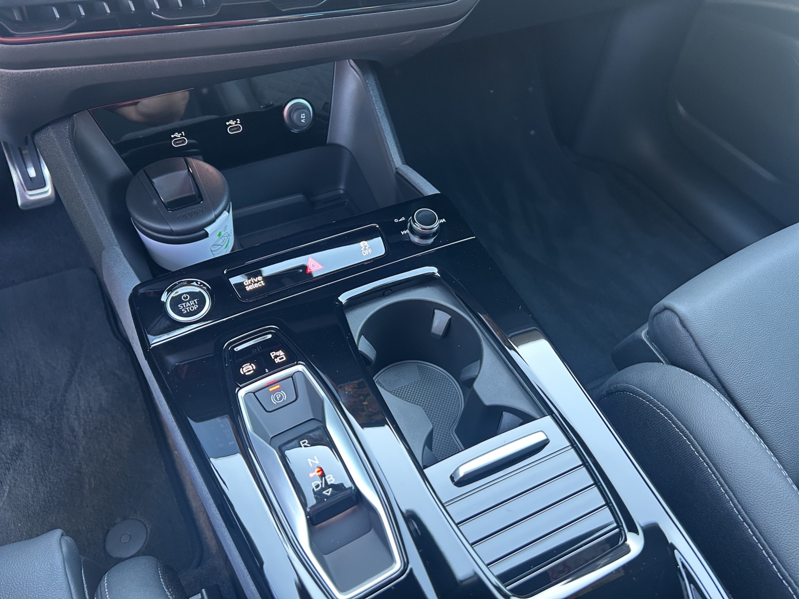 Fahrzeugabbildung Audi Q6 e-tron quattro 315 kW S line business