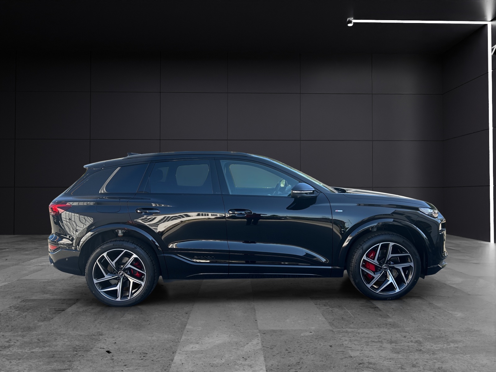 Fahrzeugabbildung Audi Q6 e-tron quattro 315 kW S line business