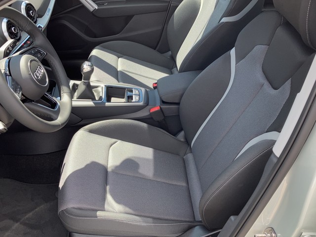 Fahrzeugabbildung Audi Q2 35 TFSI advanced virtual cockpit plus Klima-Komfortpaket