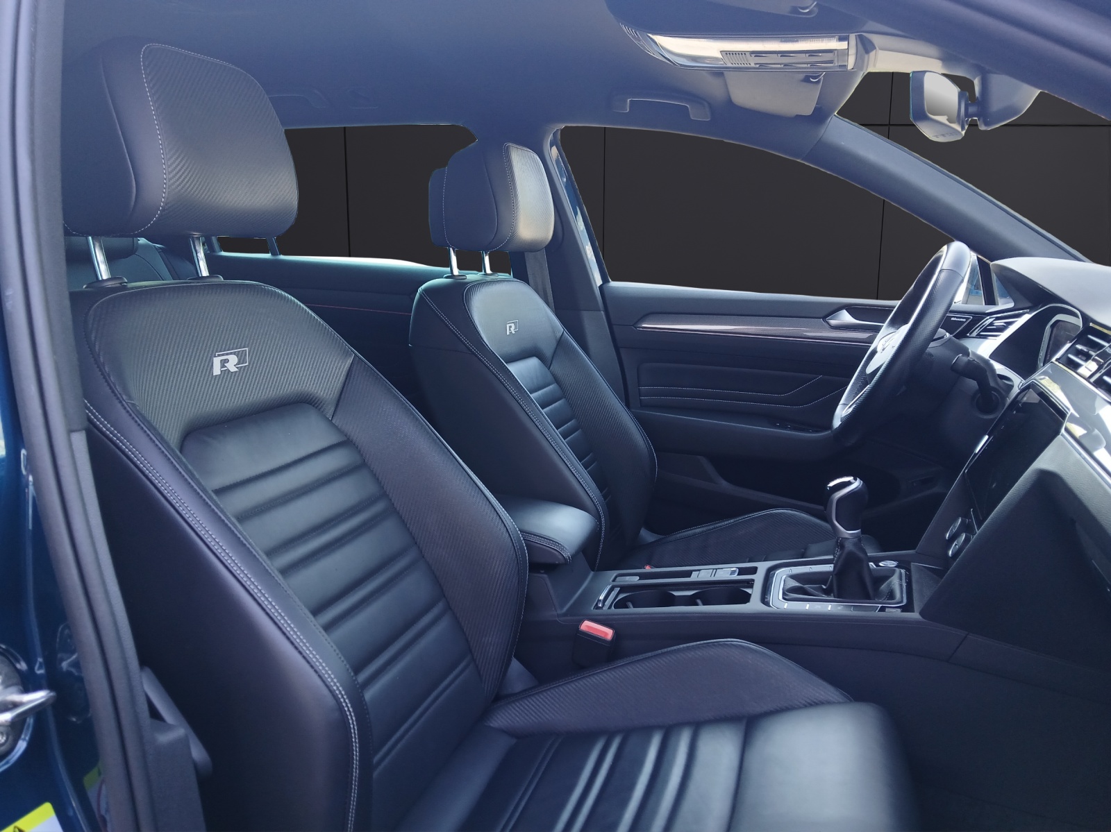 Fahrzeugabbildung Volkswagen Passat Variant TDI Business Matrix AHK R-Line Navi Leder AID ACC RFK HUD SH