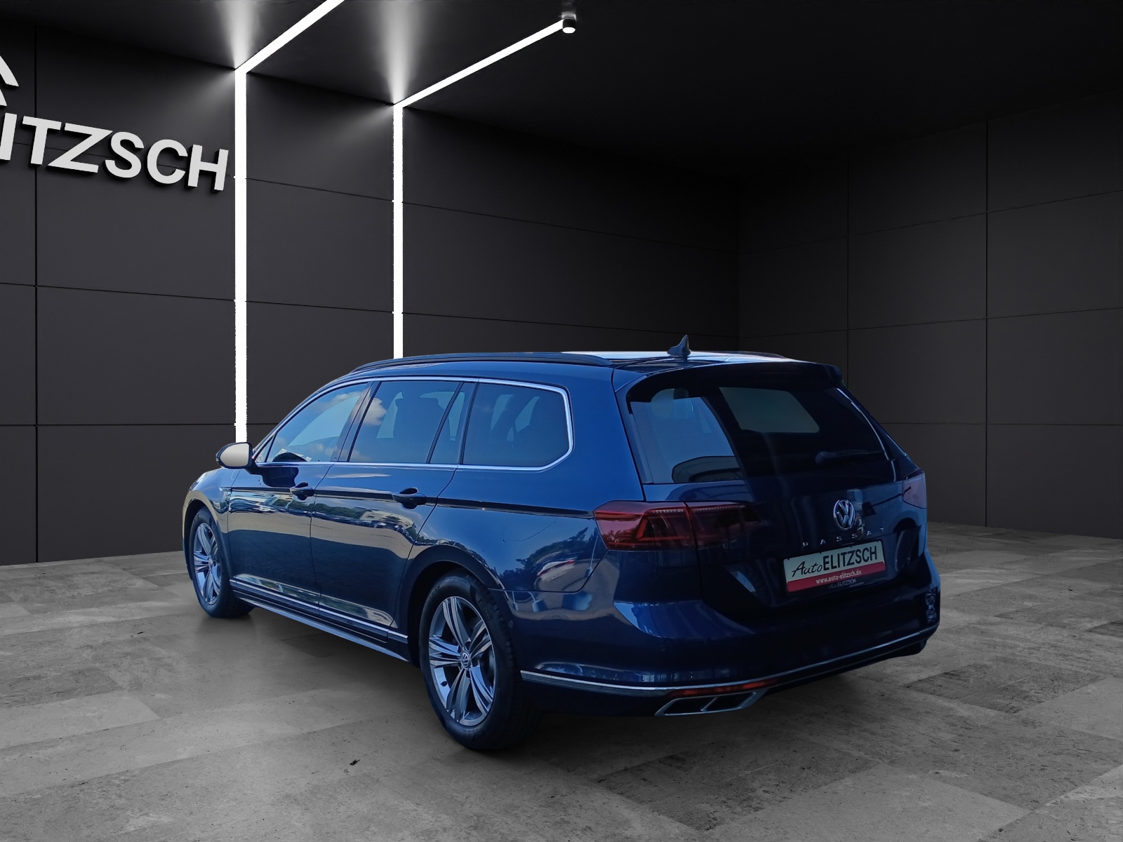 Fahrzeugabbildung Volkswagen Passat Variant TDI Business Matrix AHK R-Line Navi Leder AID ACC RFK HUD SH