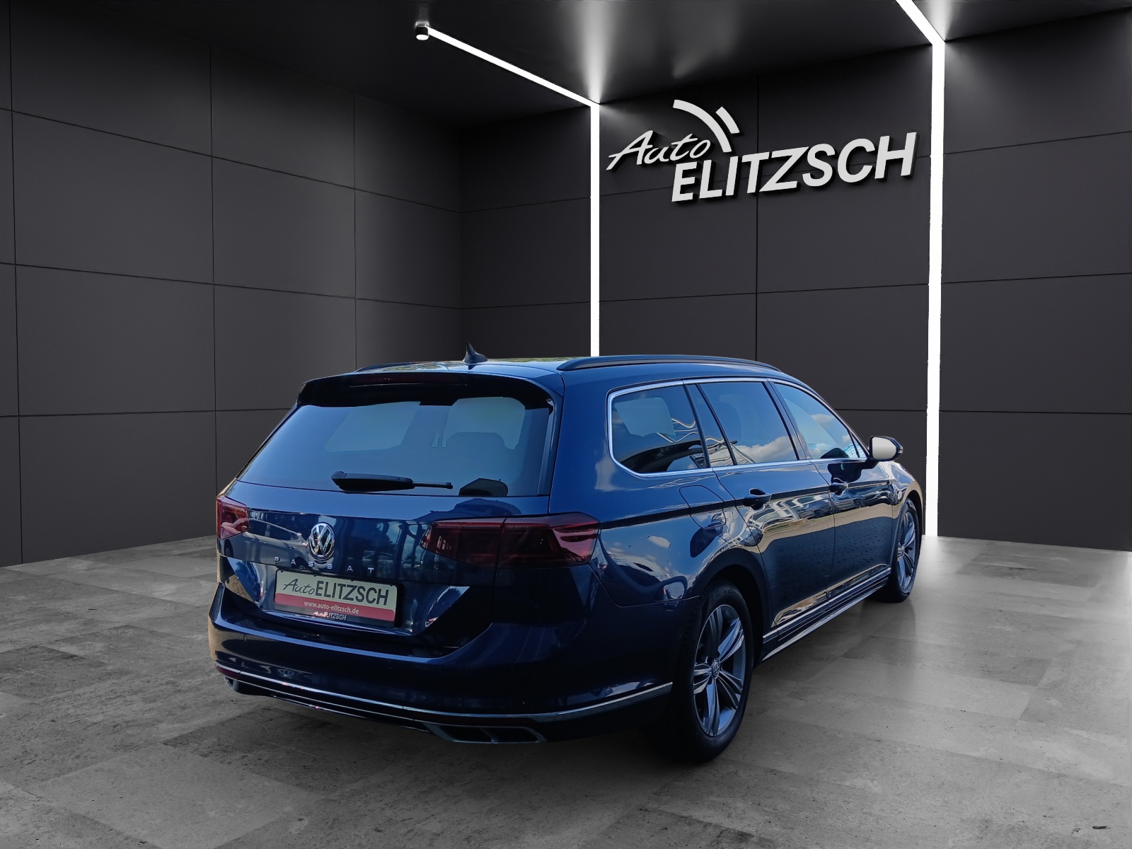 Fahrzeugabbildung Volkswagen Passat Variant TDI Business Matrix AHK R-Line Navi Leder AID ACC RFK HUD SH