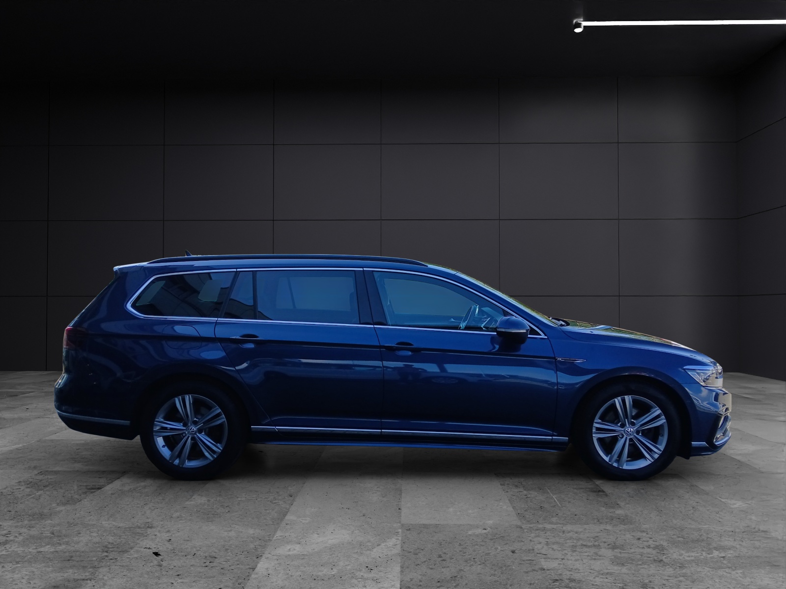 Fahrzeugabbildung Volkswagen Passat Variant TDI Business Matrix AHK R-Line Navi Leder AID ACC RFK HUD SH