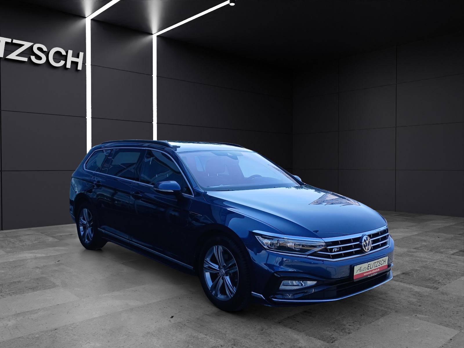 Fahrzeugabbildung Volkswagen Passat Variant TDI Business Matrix AHK R-Line Navi Leder AID ACC RFK HUD SH