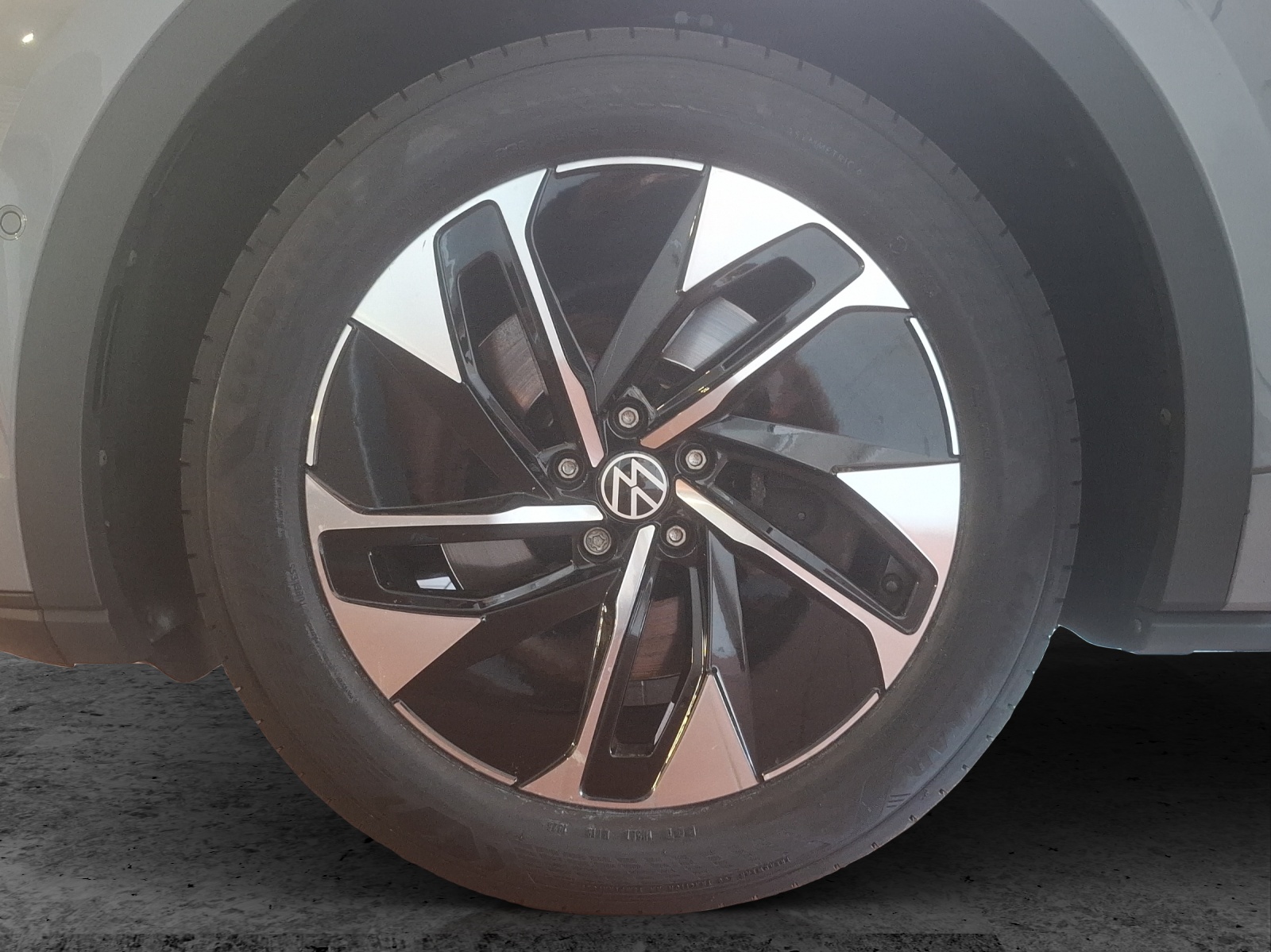 Fahrzeugabbildung Volkswagen ID.5 Pro LED Navi AID ACC RFK SHZ 19