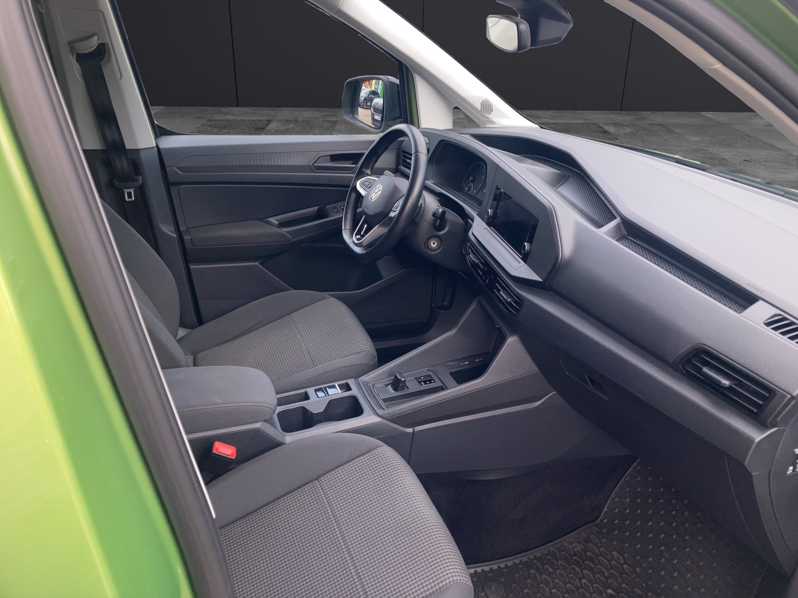 Fahrzeugabbildung Volkswagen Caddy TSI Life DSG AHK Klima GRA PDC SH
