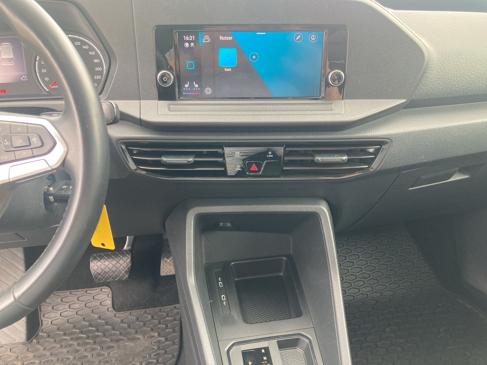 Fahrzeugabbildung Volkswagen Caddy TSI Life DSG AHK Klima GRA PDC SH