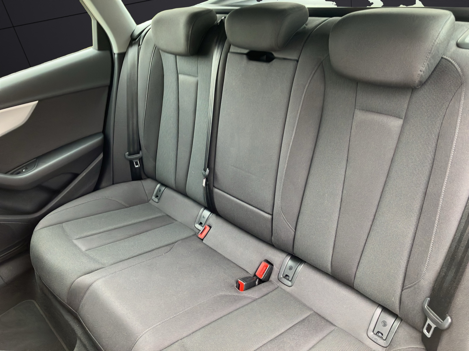 Fahrzeugabbildung Audi A4 Avant 40 TFSI S-tronic S-line LED Navi AVC ACC PDC SH