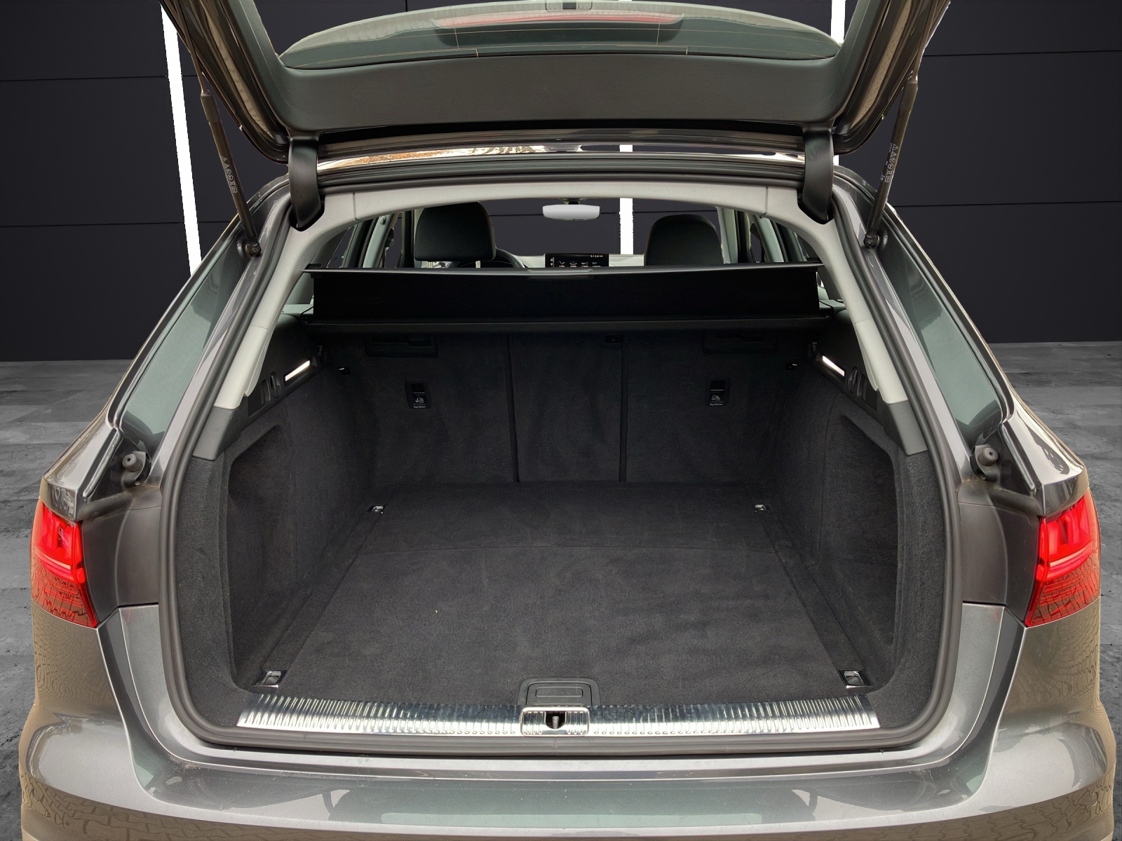 Fahrzeugabbildung Audi A4 Avant 40 TFSI S-tronic S-line LED Navi AVC ACC PDC SH