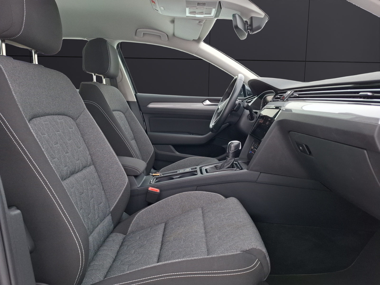 Fahrzeugabbildung Volkswagen Passat Variant TSI Business DSG LED Navi AID ACC RFK SH