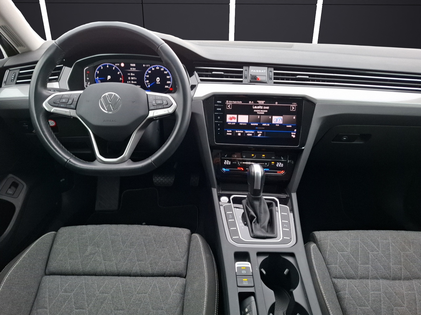 Fahrzeugabbildung Volkswagen Passat Variant TSI Business DSG LED Navi AID ACC RFK SH