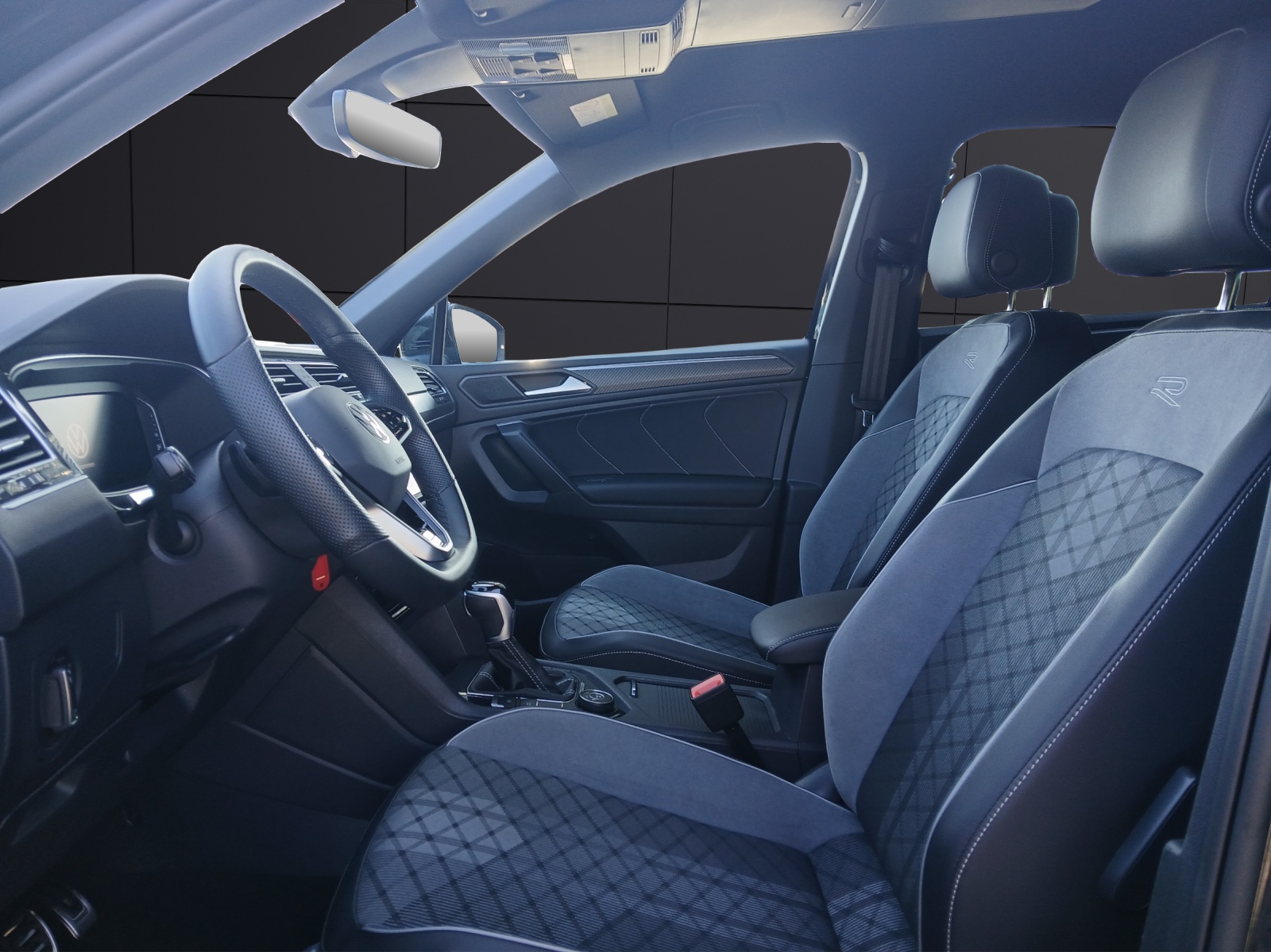 Fahrzeugabbildung Volkswagen Tiguan Allspace TSI R-Line DSG 4M Matrix Navi AID ACC RFK