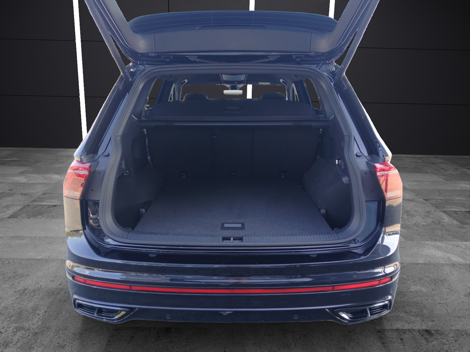 Fahrzeugabbildung Volkswagen Tiguan Allspace TSI R-Line DSG 4M Matrix Navi AID ACC RFK