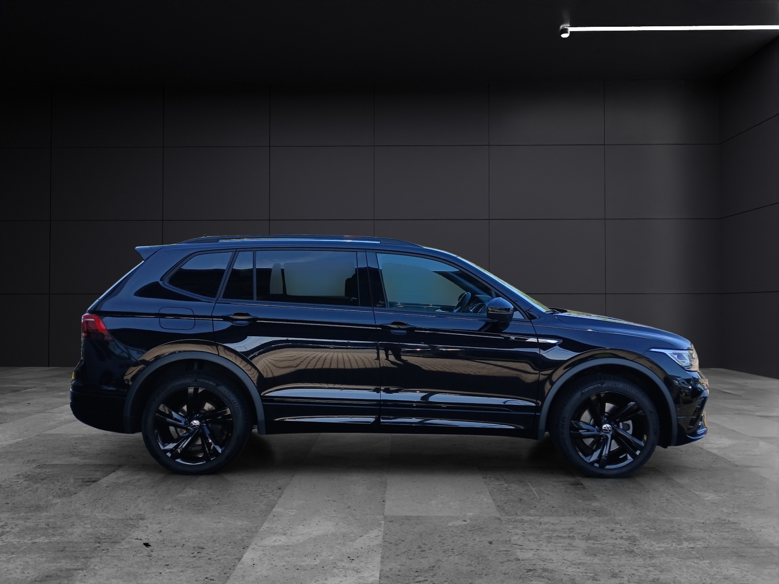 Fahrzeugabbildung Volkswagen Tiguan Allspace TSI R-Line DSG 4M Matrix Navi AID ACC RFK