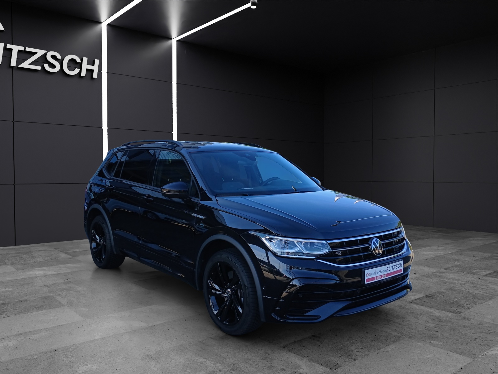 Fahrzeugabbildung Volkswagen Tiguan Allspace TSI R-Line DSG 4M Matrix Navi AID ACC RFK