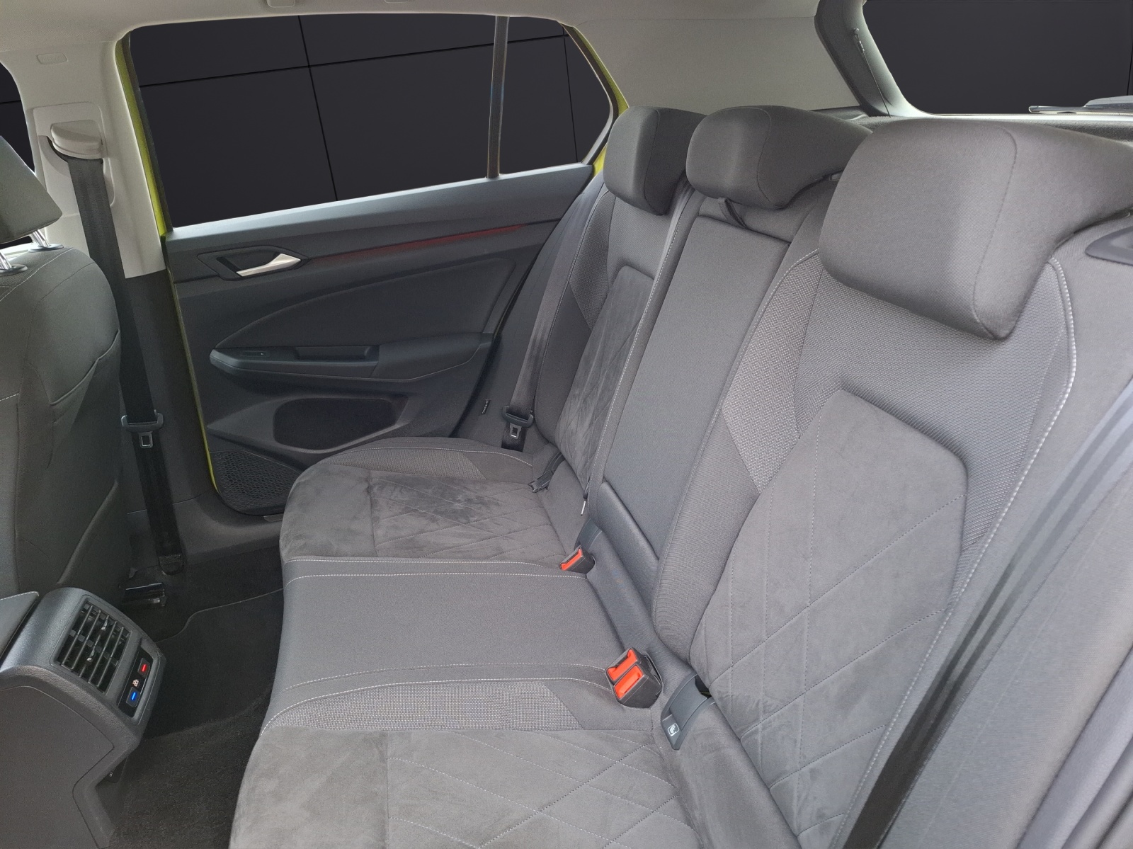 Fahrzeugabbildung Volkswagen Golf VIII TSI Matrix Pano ACC PDC SH LM