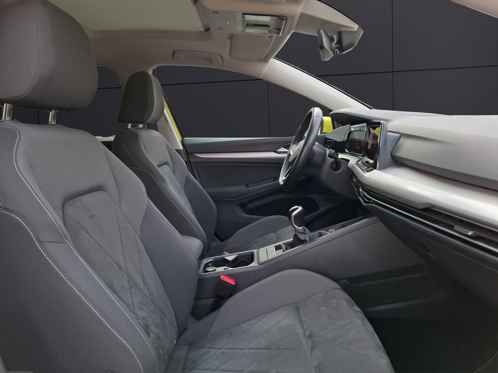 Fahrzeugabbildung Volkswagen Golf VIII TSI Matrix Pano ACC PDC SH LM