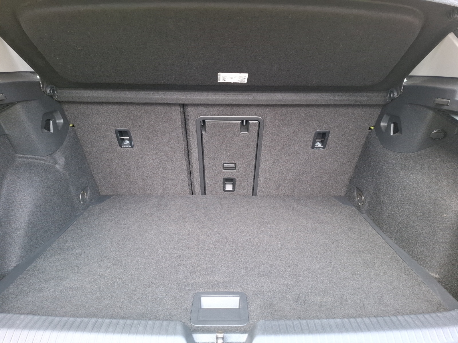 Fahrzeugabbildung Volkswagen Golf VIII TSI Matrix Pano ACC PDC SH LM
