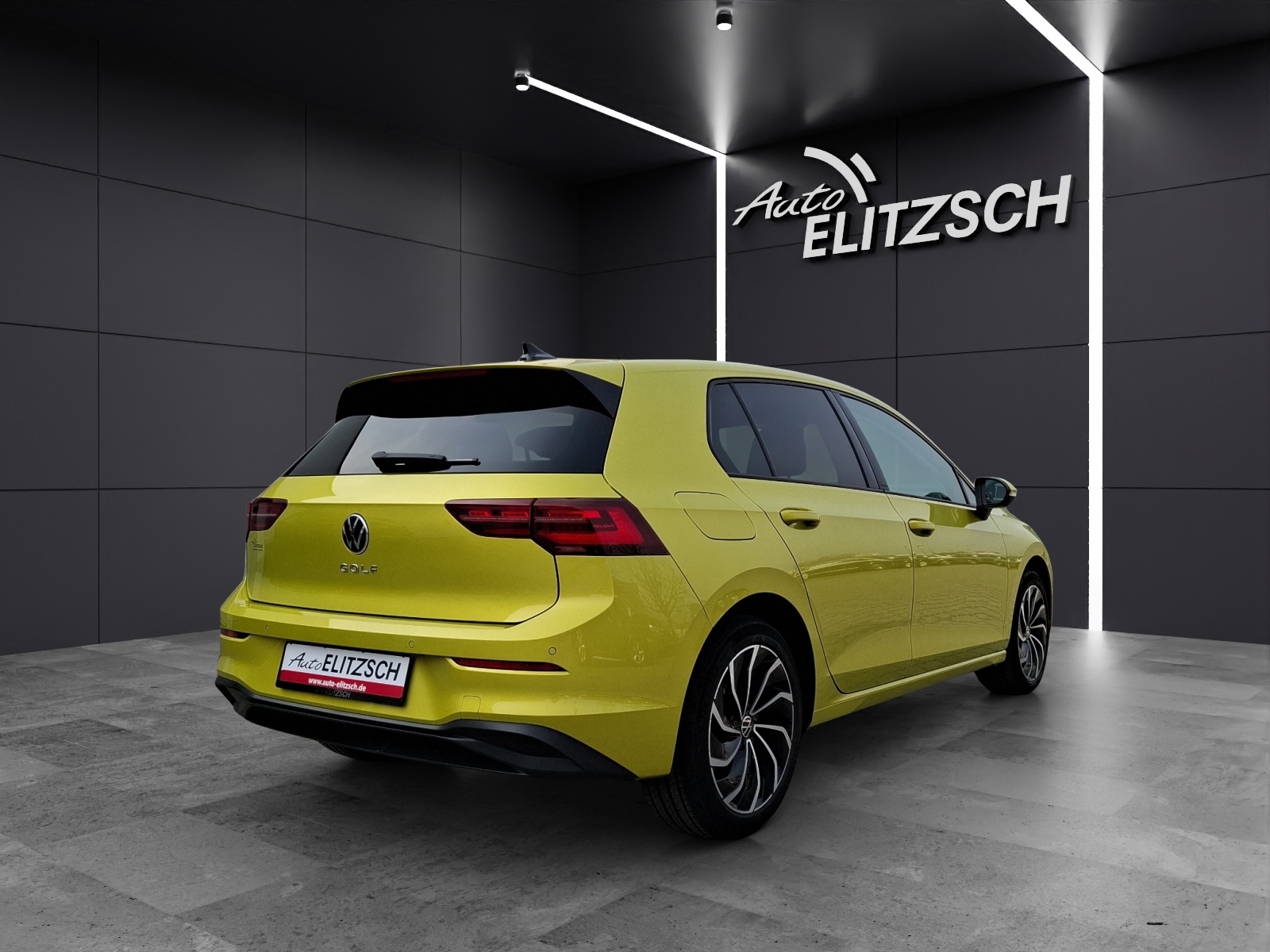 Fahrzeugabbildung Volkswagen Golf VIII TSI Matrix Pano ACC PDC SH LM
