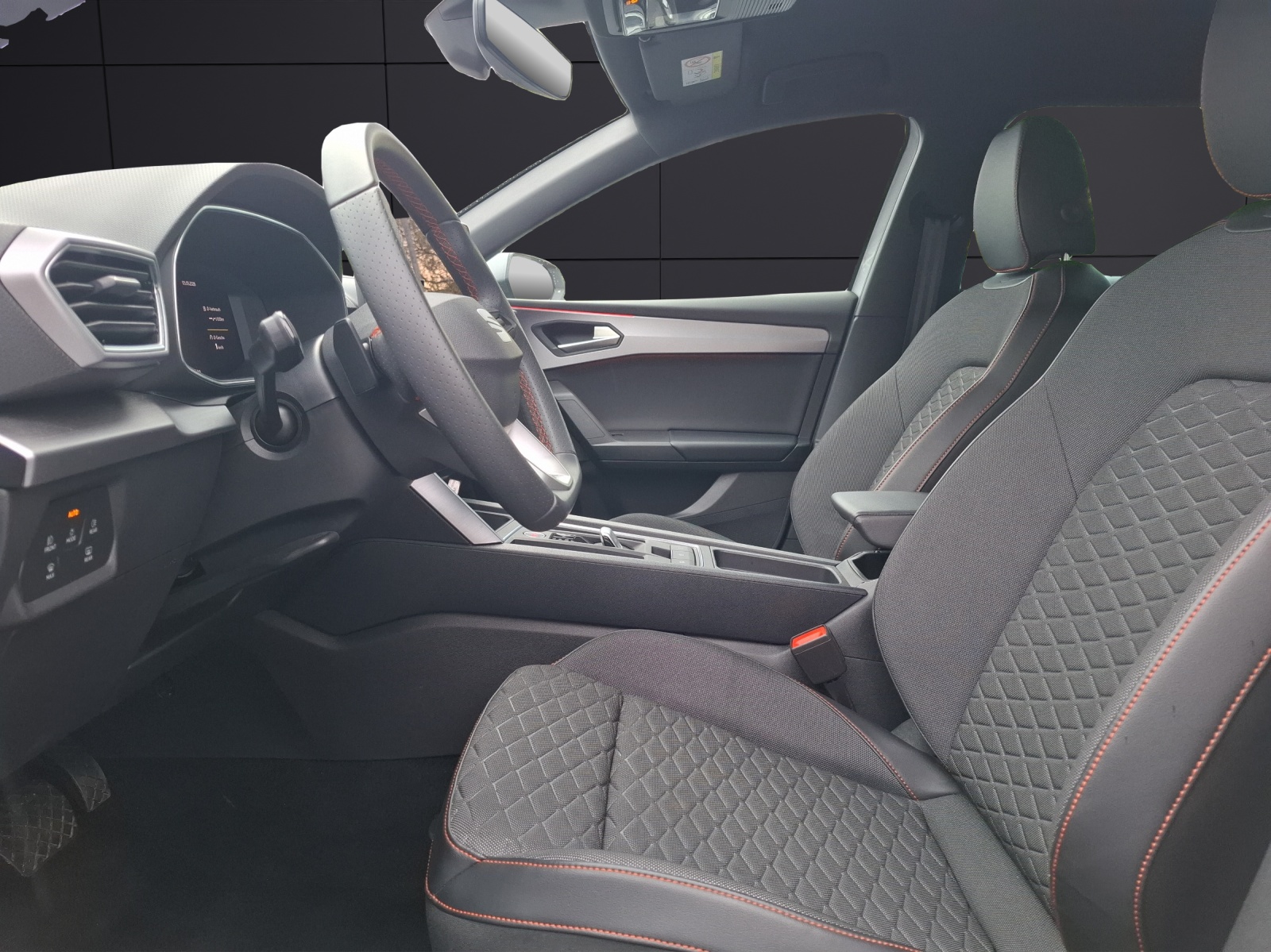 Fahrzeugabbildung SEAT Leon ST eTSI FR DSG LED Navi VC ACC RFK SH