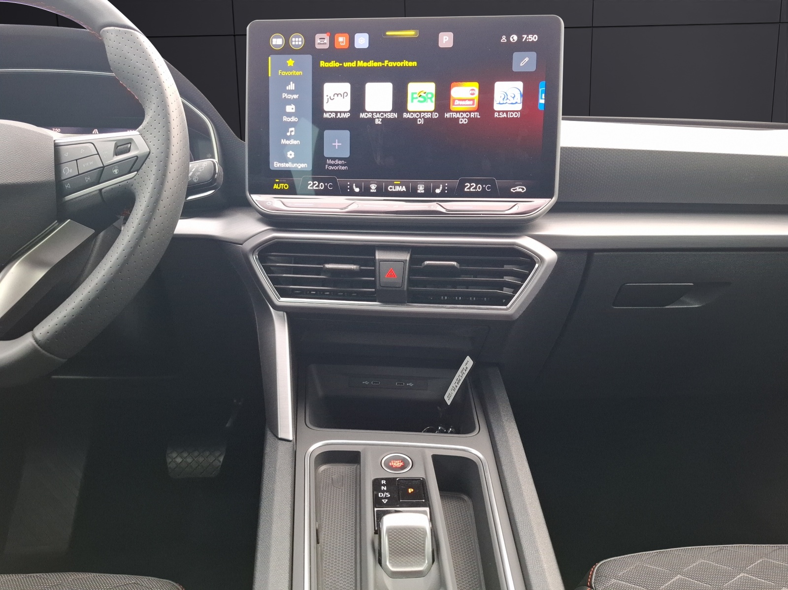 Fahrzeugabbildung SEAT Leon ST eTSI FR DSG LED Navi VC ACC RFK SH