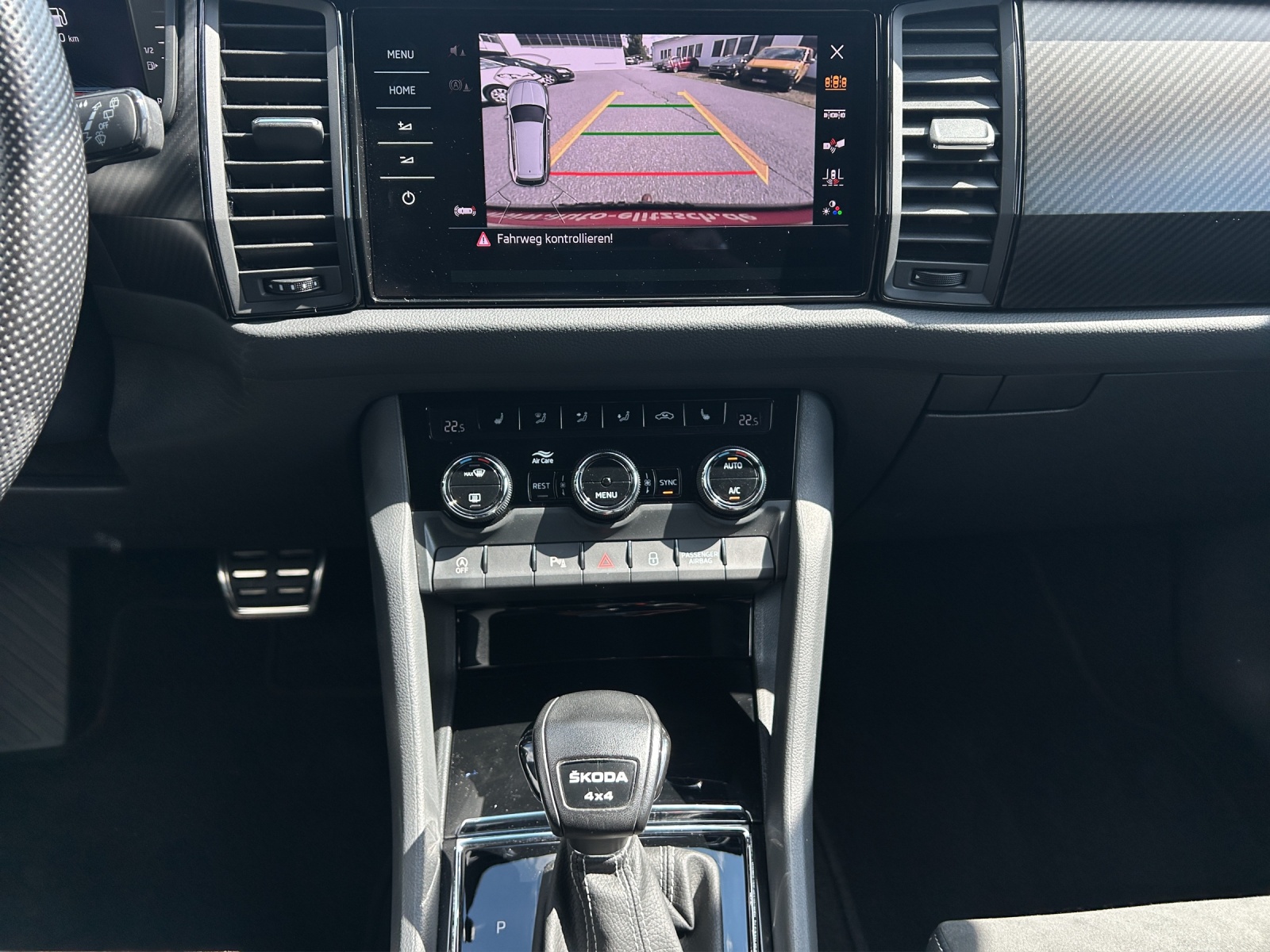 Fahrzeugabbildung SKODA Kodiaq TDI Sportline DSG 4x4 Matrix AHK Navi VC ACC RFK SHZ 20