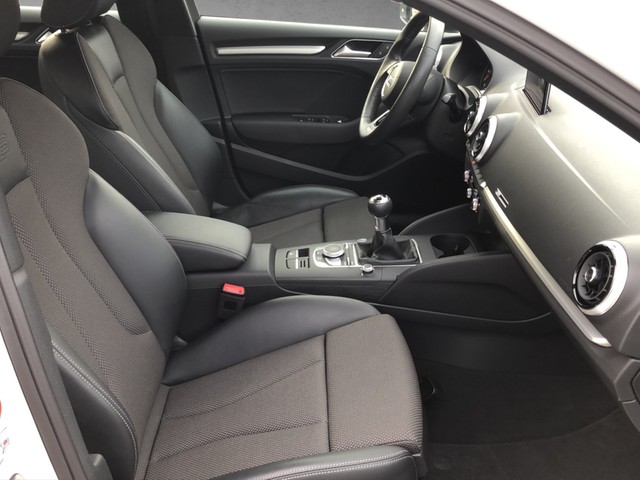 Fahrzeugabbildung Audi A3 Limousine 35 TFSI sport Xenon AHK SH