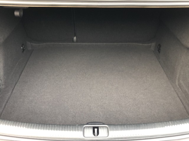 Fahrzeugabbildung Audi A3 Limousine 35 TFSI sport Xenon AHK SH