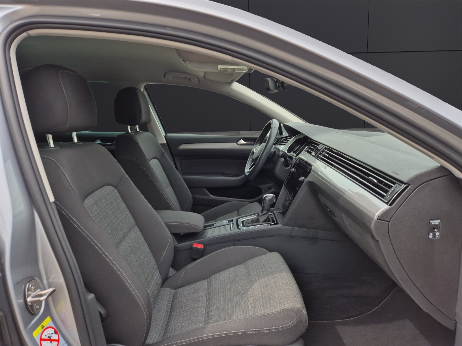 Fahrzeugabbildung Volkswagen Passat Variant TDI Business DSG AHK Navi ACC RFK SH LM