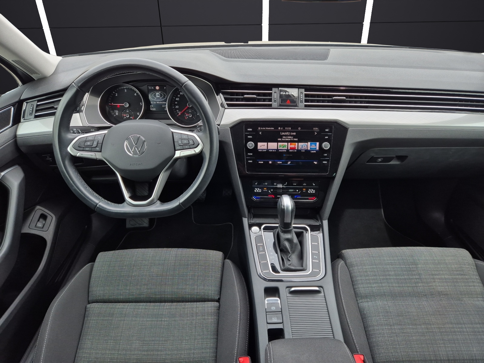 Fahrzeugabbildung Volkswagen Passat Variant TDI Business DSG AHK Navi ACC RFK SH LM