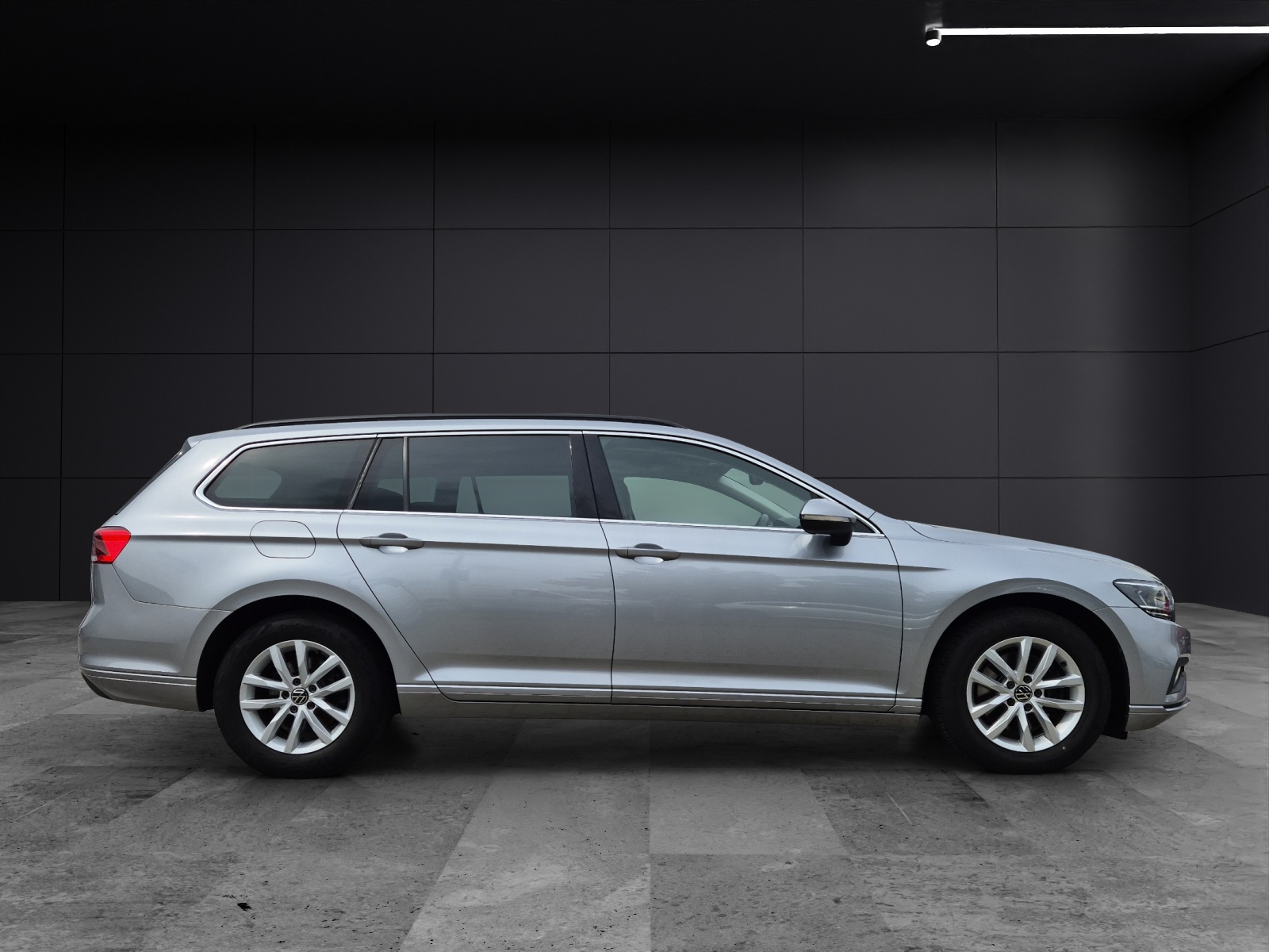 Fahrzeugabbildung Volkswagen Passat Variant TDI Business DSG AHK Navi ACC RFK SH LM