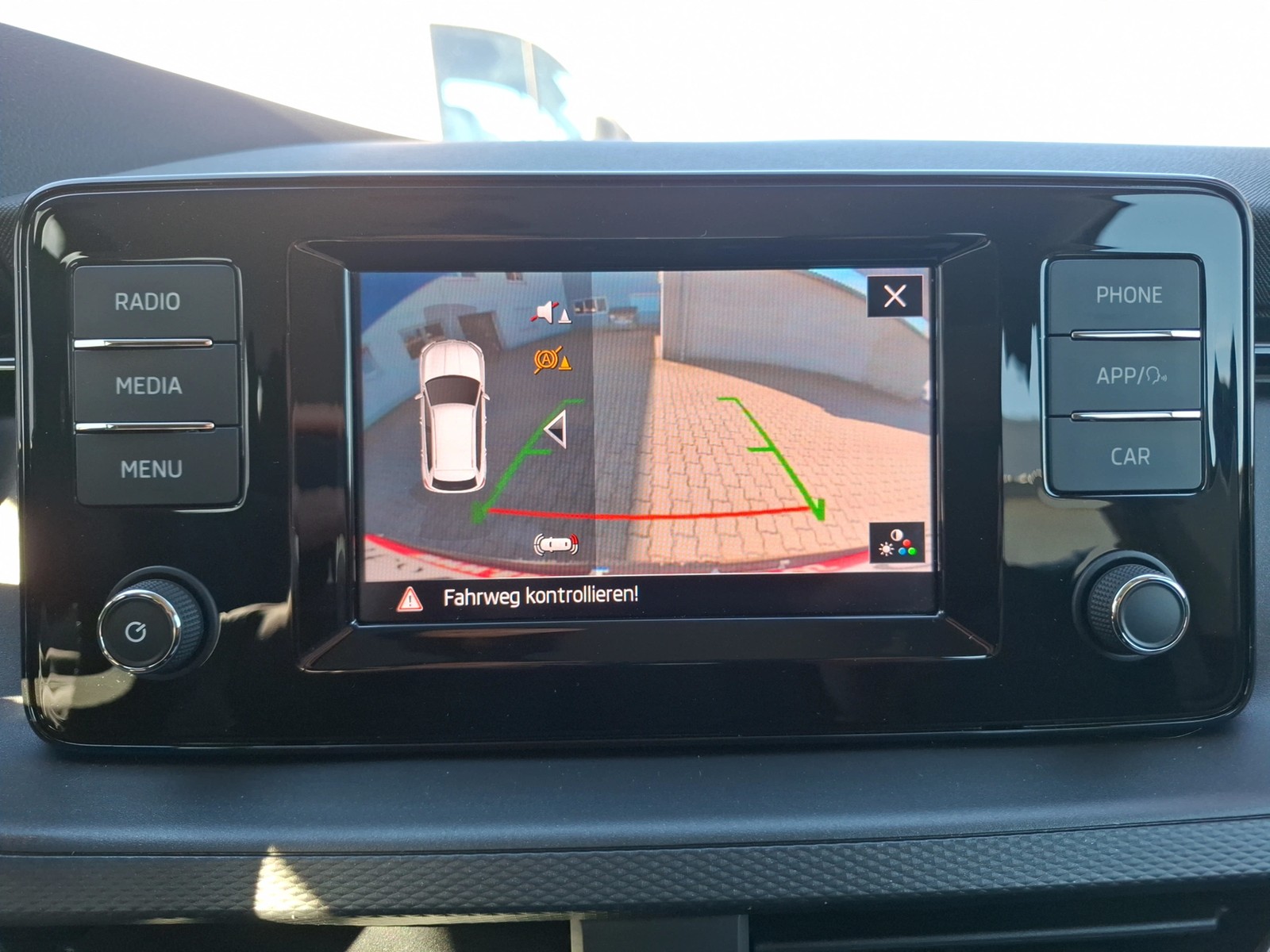 Fahrzeugabbildung SKODA Kamiq TSI Ambition LED GRA RFK SHZ LM
