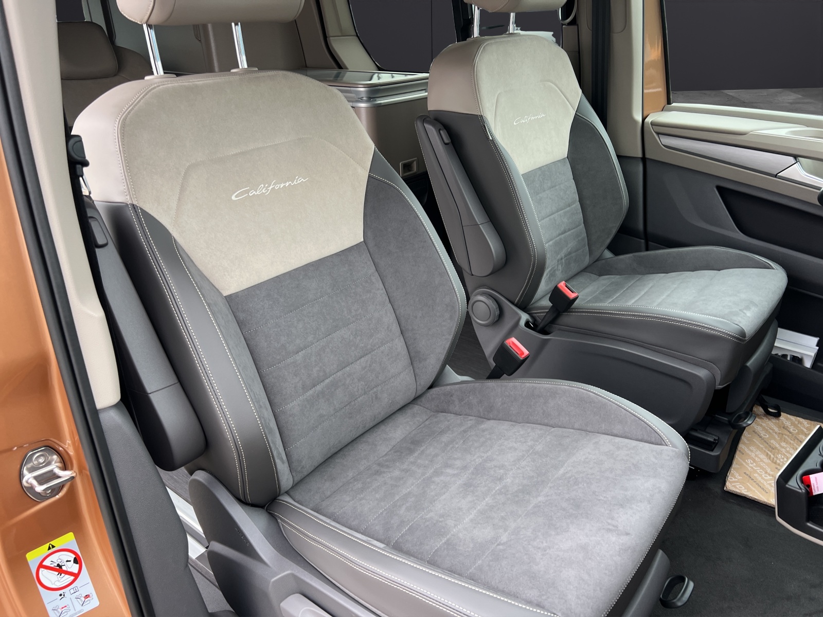 Fahrzeugabbildung Volkswagen T7 California Ocean TDI 7-DSG NAVI STANDH. DCC RFK ACC
