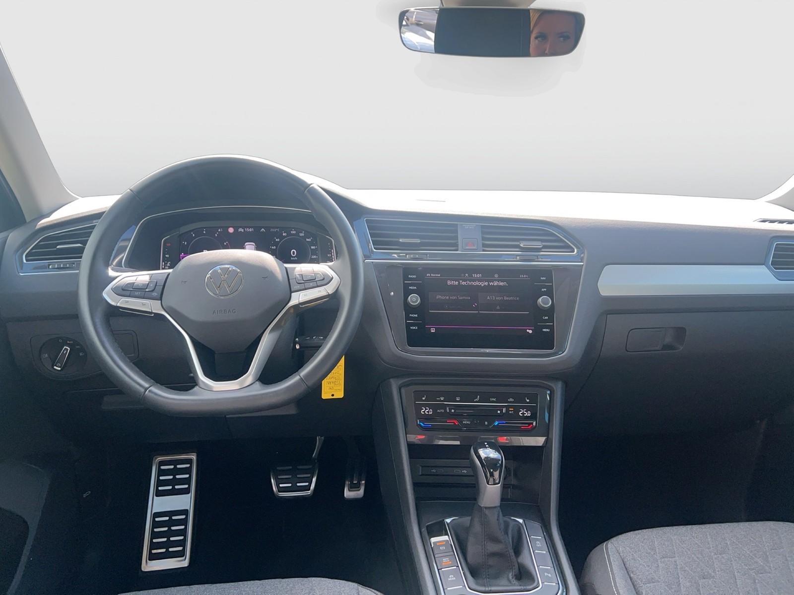 Fahrzeugabbildung Volkswagen Tiguan 1.5 TSI Move DSG Standhzg. LED Navi AID ACC PDC SH