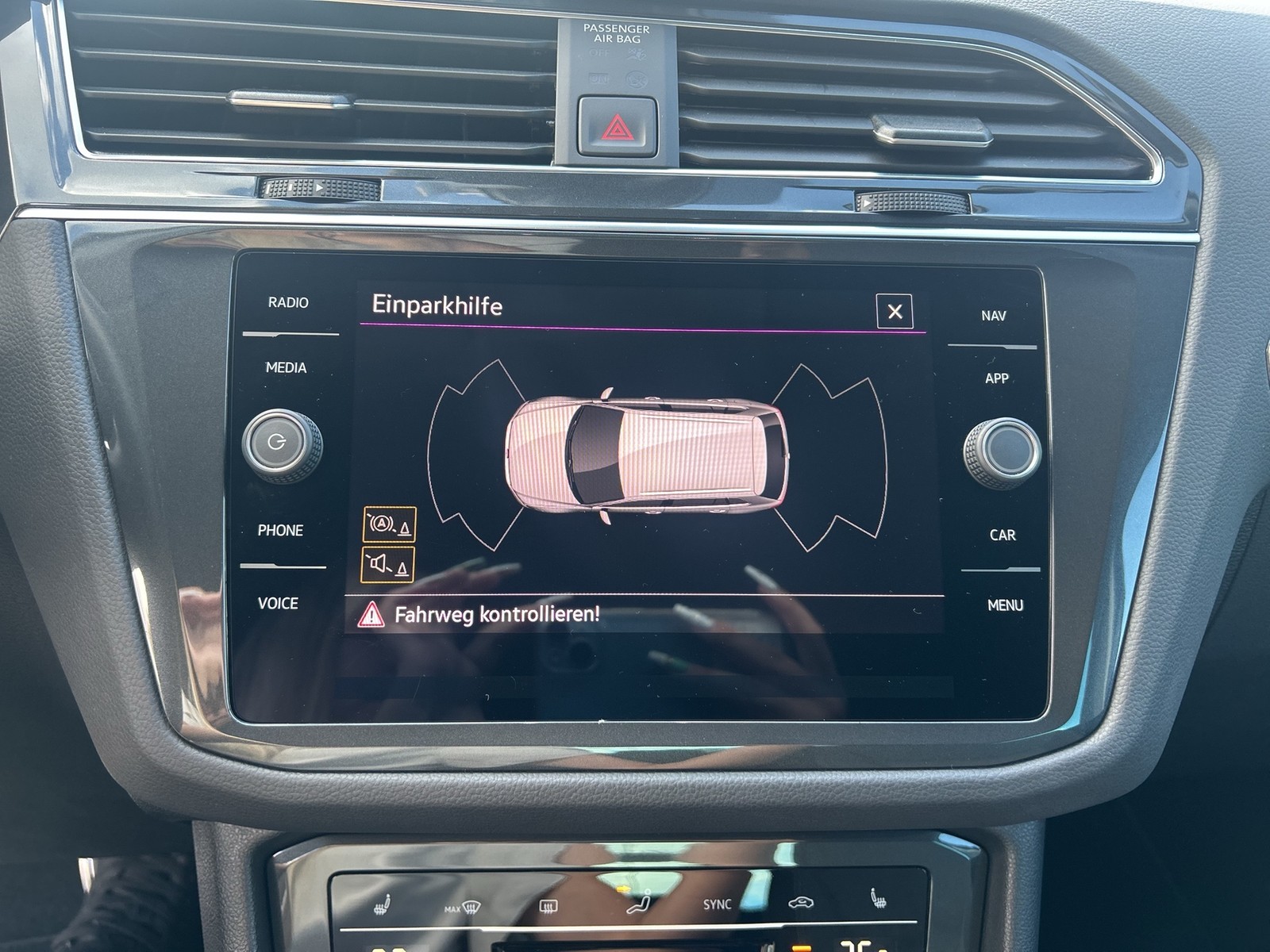 Fahrzeugabbildung Volkswagen Tiguan 1.5 TSI Move DSG Standhzg. LED Navi AID ACC PDC SH
