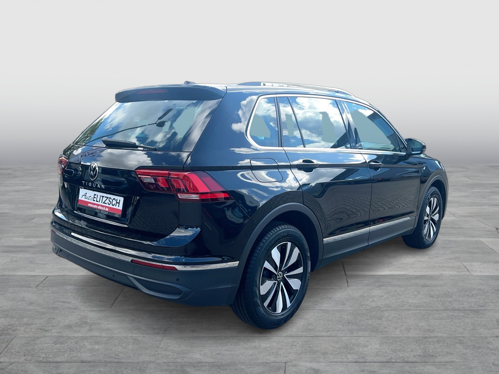 Fahrzeugabbildung Volkswagen Tiguan 1.5 TSI Move DSG Standhzg. LED Navi AID ACC PDC SH