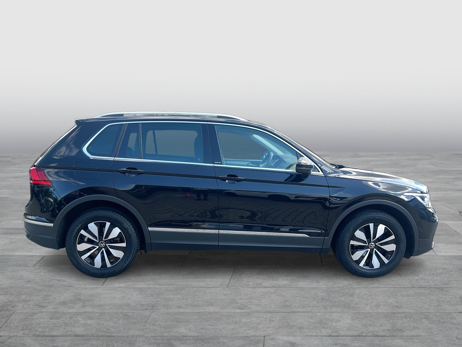 Fahrzeugabbildung Volkswagen Tiguan 1.5 TSI Move DSG Standhzg. LED Navi AID ACC PDC SH