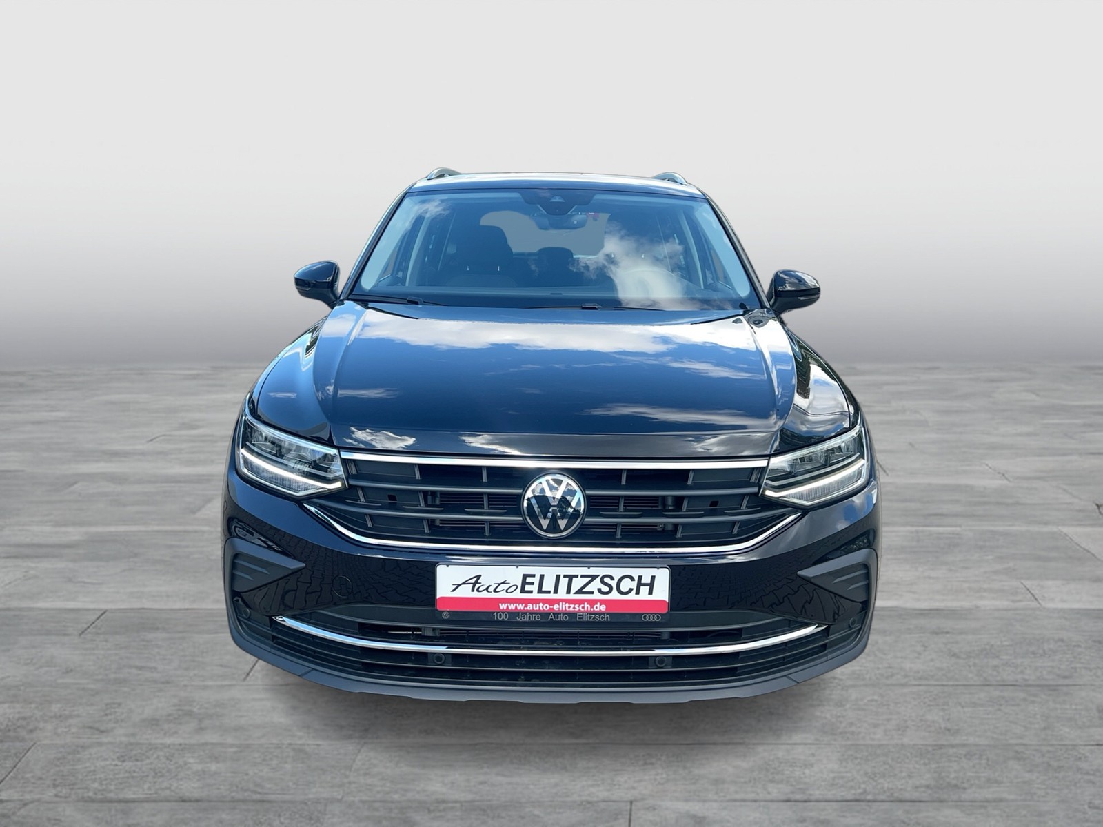 Fahrzeugabbildung Volkswagen Tiguan 1.5 TSI Move DSG Standhzg. LED Navi AID ACC PDC SH