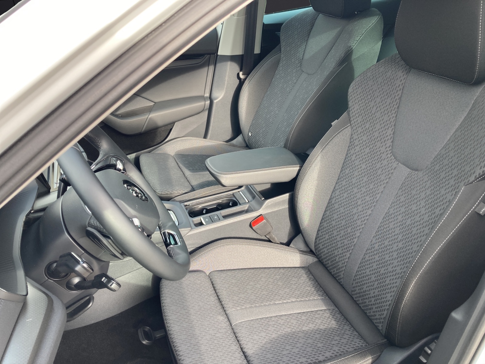 Fahrzeugabbildung SKODA Octavia Combi TSI Ambition DSG LED ACC AID NAVI PDC SHZ LM