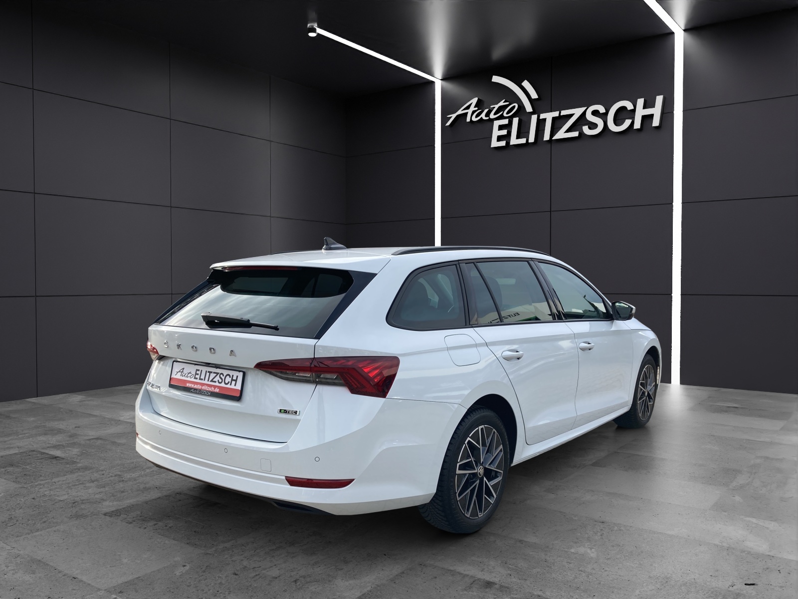 Fahrzeugabbildung SKODA Octavia Combi TSI Ambition DSG LED ACC AID NAVI PDC SHZ LM