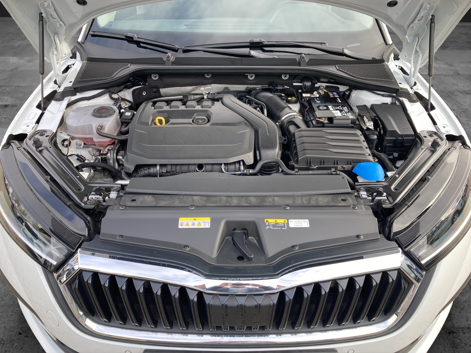 Fahrzeugabbildung SKODA Octavia Combi TSI Ambition DSG LED ACC AID NAVI PDC SHZ LM