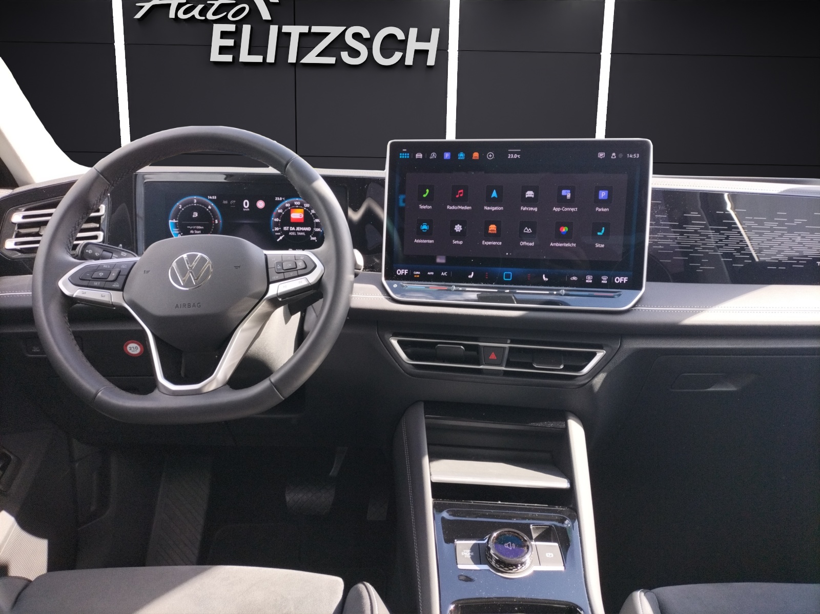 Fahrzeugabbildung Volkswagen Tiguan TDI Elegance DSG 4M LED AHK Navi HUD Pano AID ACC RFK SH