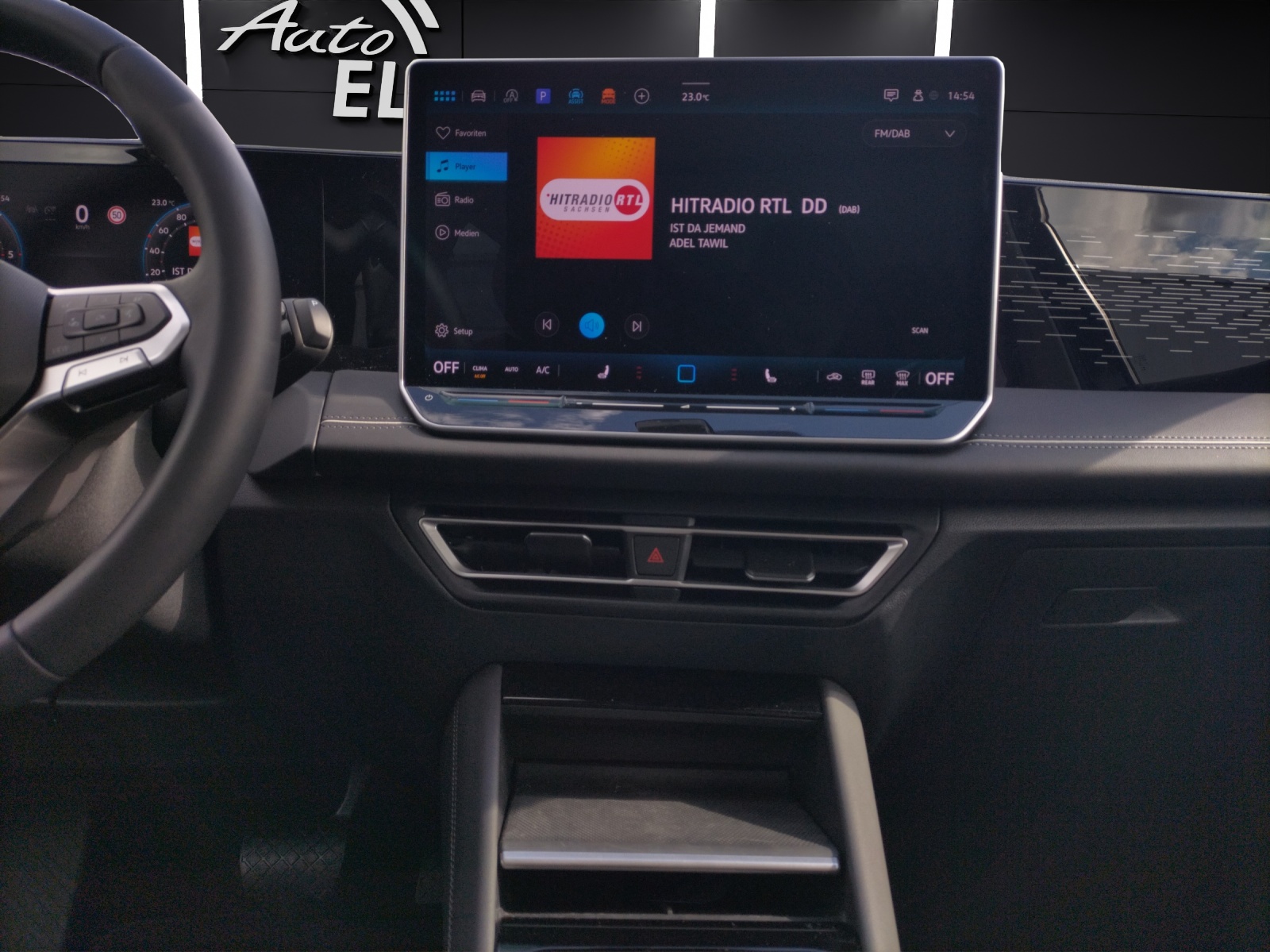 Fahrzeugabbildung Volkswagen Tiguan TDI Elegance DSG 4M LED AHK Navi HUD Pano AID ACC RFK SH